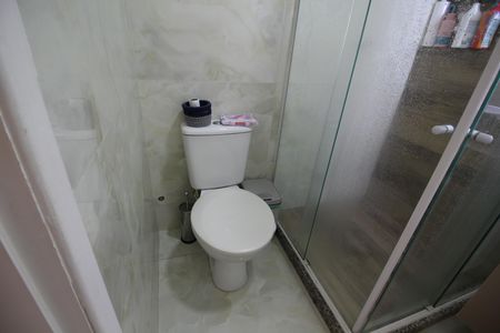 Casa de condomínio à venda com 142m², 3 quartos e 2 vagasBanheiro Social 2