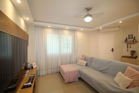 Casa de condomínio à venda com 142m², 3 quartos e 2 vagasSala