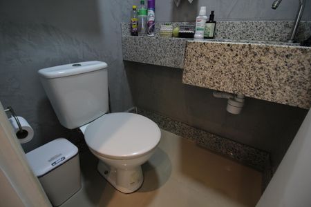 Casa de condomínio à venda com 142m², 3 quartos e 2 vagasLavabo