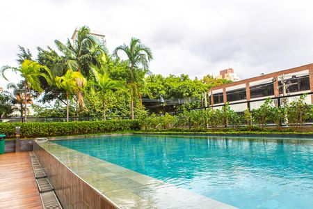 Apartamento à venda com 115m², 2 quartos e 2 vagas Apartamento à venda com 115m², 2 quartos e 2 vagasÁrea comum - Piscina