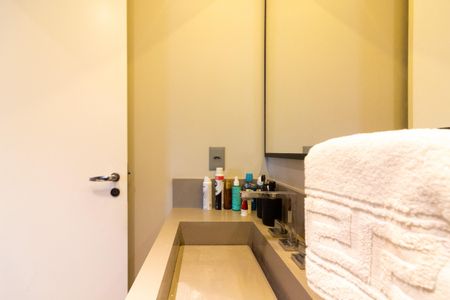 Apartamento à venda com 115m², 2 quartos e 2 vagas Apartamento à venda com 115m², 2 quartos e 2 vagasBanheiro da Suíte