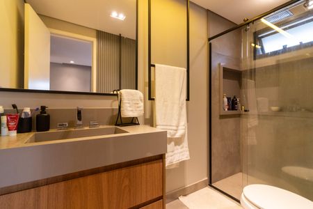 Apartamento à venda com 115m², 2 quartos e 2 vagas Apartamento à venda com 115m², 2 quartos e 2 vagasBanheiro da Suíte