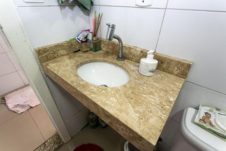 Casa à venda com 185m², 2 quartos e 2 vagasBanheiro social