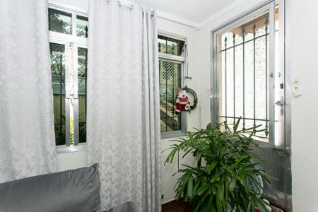 Casa à venda com 185m², 2 quartos e 2 vagasSala