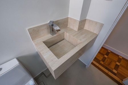 Apartamento à venda com 103m², 2 quartos e sem vaga Apartamento à venda com 103m², 2 quartos e sem vagaBanheiro
