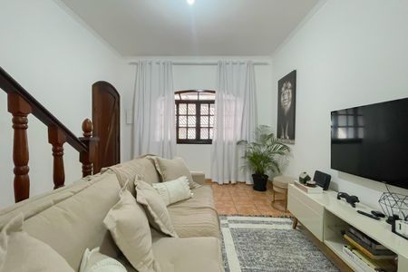 Casa à venda com 180m², 3 quartos e 2 vagas Casa à venda com 180m², 3 quartos e 2 vagasSala
