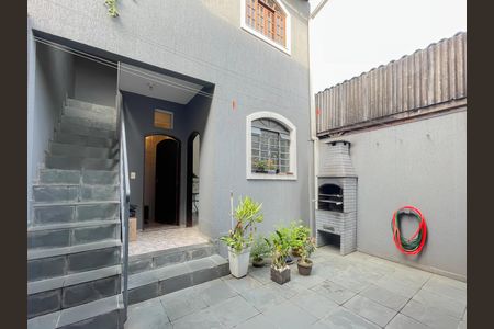 Casa à venda com 180m², 3 quartos e 2 vagas Casa à venda com 180m², 3 quartos e 2 vagasChurrasqueira