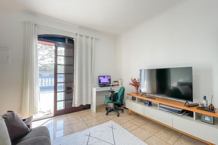 Casa à venda com 180m², 3 quartos e 2 vagas Casa à venda com 180m², 3 quartos e 2 vagasSuíte