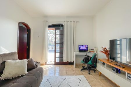 Casa à venda com 180m², 3 quartos e 2 vagas Casa à venda com 180m², 3 quartos e 2 vagasSuíte