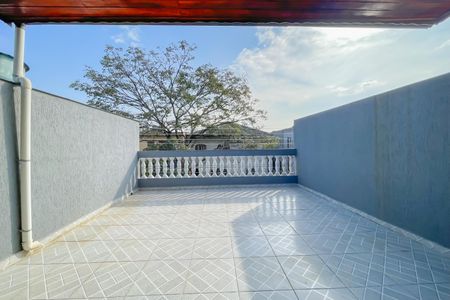 Casa à venda com 180m², 3 quartos e 2 vagas Casa à venda com 180m², 3 quartos e 2 vagasVaranda