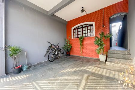 Casa à venda com 180m², 3 quartos e 2 vagas Casa à venda com 180m², 3 quartos e 2 vagasGaragem