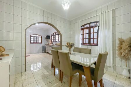 Casa à venda com 180m², 3 quartos e 2 vagas Casa à venda com 180m², 3 quartos e 2 vagasCopa e Cozinha