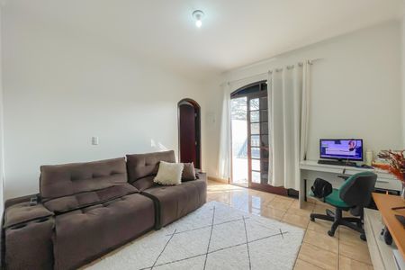 Casa à venda com 180m², 3 quartos e 2 vagas Casa à venda com 180m², 3 quartos e 2 vagasSuíte