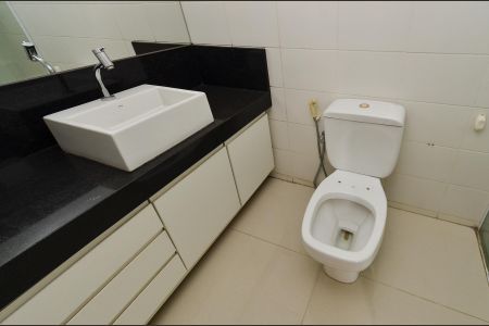 Apartamento à venda com 166m², 3 quartos e 2 vagas Apartamento à venda com 166m², 3 quartos e 2 vagasBanheiro Suíte