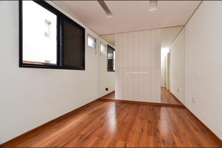 Apartamento à venda com 166m², 3 quartos e 2 vagas Apartamento à venda com 166m², 3 quartos e 2 vagasSuíte