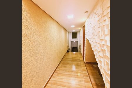 CORREDOR INTERNO de casa à venda com 3 quartos, 141m² em Jardim D’abril, Osasco