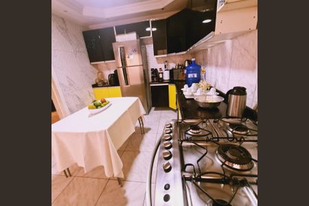 Casa à venda com 141m², 3 quartos e 2 vagas Casa à venda com 141m², 3 quartos e 2 vagasCOZINHA
