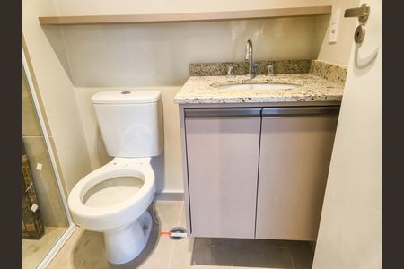 Banheiro de kitnet/studio para alugar com 1 quarto, 25m² em Vila Buarque, São Paulo