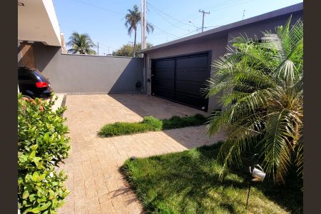 Casa para alugar com 180m², 3 quartos e 4 vagas Casa para alugar com 180m², 3 quartos e 4 vagasÁrea externa