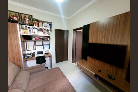 Casa para alugar com 180m², 3 quartos e 4 vagas Casa para alugar com 180m², 3 quartos e 4 vagasSala