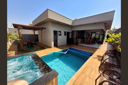 Casa para alugar com 180m², 3 quartos e 4 vagas Casa para alugar com 180m², 3 quartos e 4 vagasPiscina