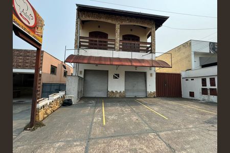 Casa para alugar com 326m², 3 quartos e 5 vagas