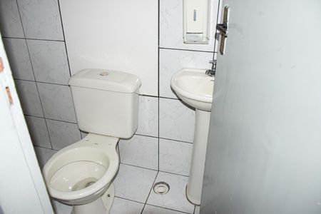 Casa para alugar com 60m², 3 quartos e 8 vagas Casa para alugar com 60m², 3 quartos e 8 vagasBanheiro da Garagem