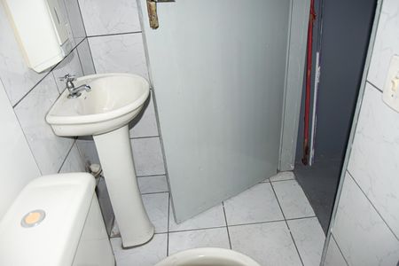 Casa para alugar com 60m², 3 quartos e 8 vagas Casa para alugar com 60m², 3 quartos e 8 vagasBanheiro da Garagem