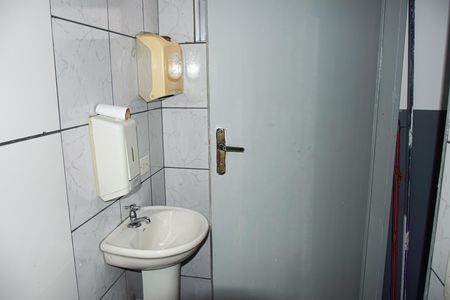 Casa para alugar com 60m², 3 quartos e 8 vagas Casa para alugar com 60m², 3 quartos e 8 vagasBanheiro da Garagem