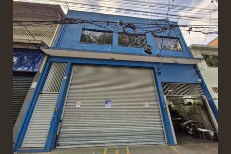 Casa para alugar com 60m², 3 quartos e 8 vagas Casa para alugar com 60m², 3 quartos e 8 vagasFachada