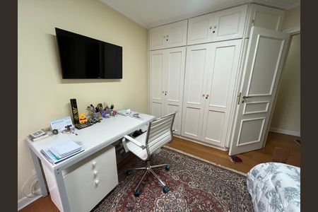 Apartamento à venda com 300m², 4 quartos e 4 vagas Apartamento à venda com 300m², 4 quartos e 4 vagasQuarto