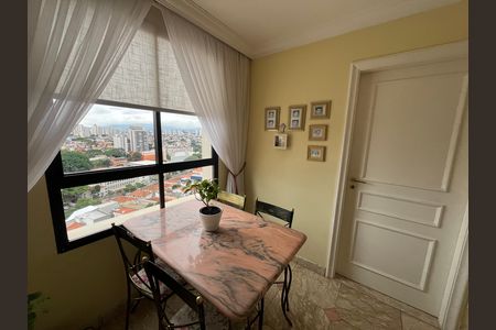 Apartamento à venda com 300m², 4 quartos e 4 vagas Apartamento à venda com 300m², 4 quartos e 4 vagasSala de almoço