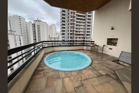 Apartamento à venda com 300m², 4 quartos e 4 vagas Apartamento à venda com 300m², 4 quartos e 4 vagasPiscina