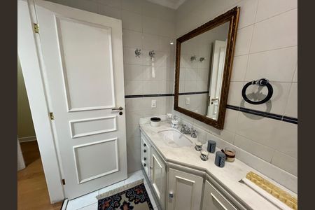 Apartamento à venda com 300m², 4 quartos e 4 vagas Apartamento à venda com 300m², 4 quartos e 4 vagasBanheiro