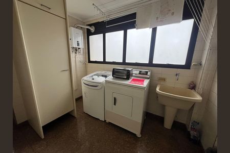 Apartamento à venda com 300m², 4 quartos e 4 vagas Apartamento à venda com 300m², 4 quartos e 4 vagasÁrea de Serviço