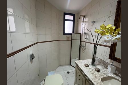 Apartamento à venda com 300m², 4 quartos e 4 vagas Apartamento à venda com 300m², 4 quartos e 4 vagasBanheiro