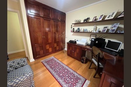 Apartamento à venda com 300m², 4 quartos e 4 vagas Apartamento à venda com 300m², 4 quartos e 4 vagasQuarto