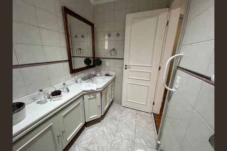 Apartamento à venda com 300m², 4 quartos e 4 vagas Apartamento à venda com 300m², 4 quartos e 4 vagasBanheiro