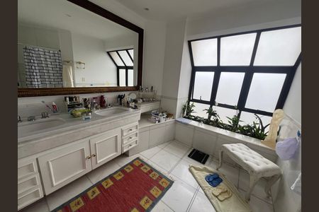 Apartamento à venda com 300m², 4 quartos e 4 vagas Apartamento à venda com 300m², 4 quartos e 4 vagasBanheiro