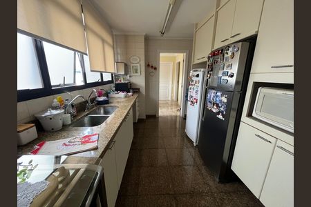 Apartamento à venda com 300m², 4 quartos e 4 vagas Apartamento à venda com 300m², 4 quartos e 4 vagasCozinha