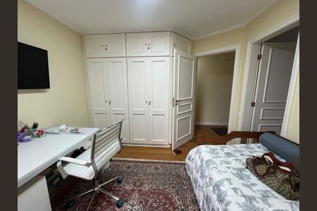 Apartamento à venda com 300m², 4 quartos e 4 vagas Apartamento à venda com 300m², 4 quartos e 4 vagasQuarto