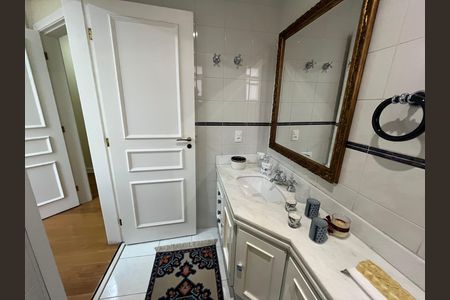 Apartamento à venda com 300m², 4 quartos e 4 vagas Apartamento à venda com 300m², 4 quartos e 4 vagasBanheiro