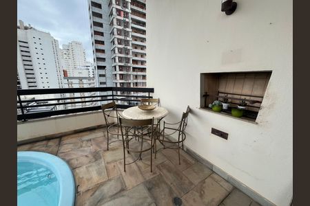 Apartamento à venda com 300m², 4 quartos e 4 vagas Apartamento à venda com 300m², 4 quartos e 4 vagasPiscina