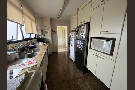 Apartamento à venda com 300m², 4 quartos e 4 vagas Apartamento à venda com 300m², 4 quartos e 4 vagasCozinha