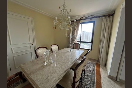 Apartamento à venda com 300m², 4 quartos e 4 vagas Apartamento à venda com 300m², 4 quartos e 4 vagasSala de jantar