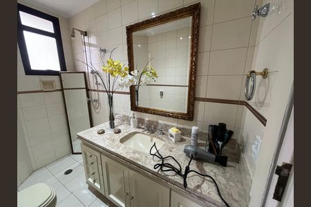 Apartamento à venda com 300m², 4 quartos e 4 vagas Apartamento à venda com 300m², 4 quartos e 4 vagasBanheiro