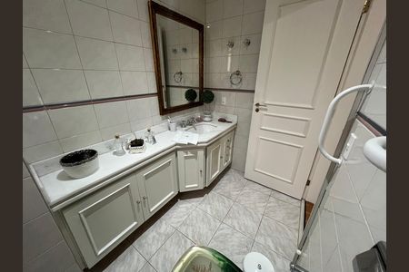 Apartamento à venda com 300m², 4 quartos e 4 vagas Apartamento à venda com 300m², 4 quartos e 4 vagasBanheiro