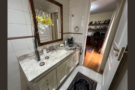 Apartamento à venda com 300m², 4 quartos e 4 vagas Apartamento à venda com 300m², 4 quartos e 4 vagasBanheiro