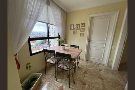 Apartamento à venda com 300m², 4 quartos e 4 vagas Apartamento à venda com 300m², 4 quartos e 4 vagasSala de almoço