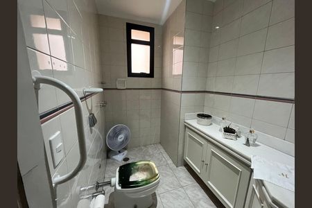 Apartamento à venda com 300m², 4 quartos e 4 vagas Apartamento à venda com 300m², 4 quartos e 4 vagasBanheiro
